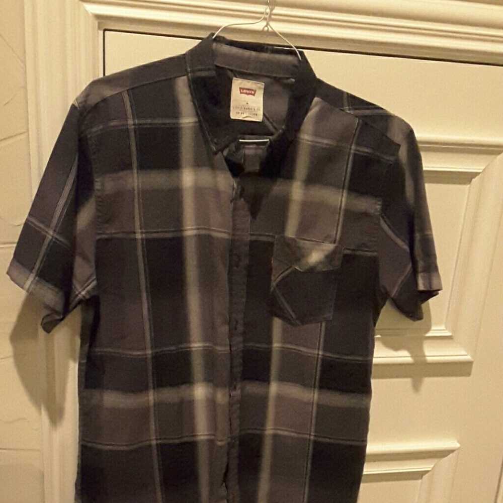 Levi short sleeve shirt